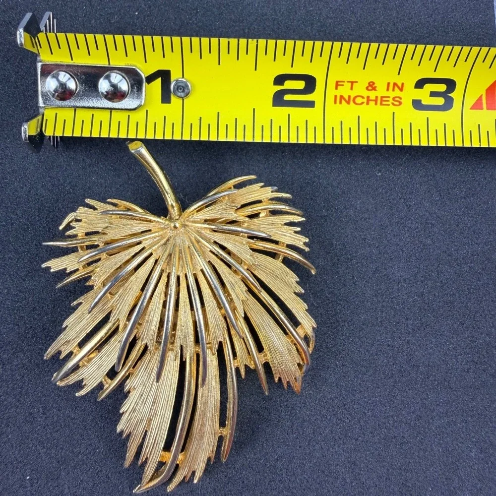 Vintage Gold Tone Textured Maple Leaf Brooch Pin Openwork Nature Fall 2
